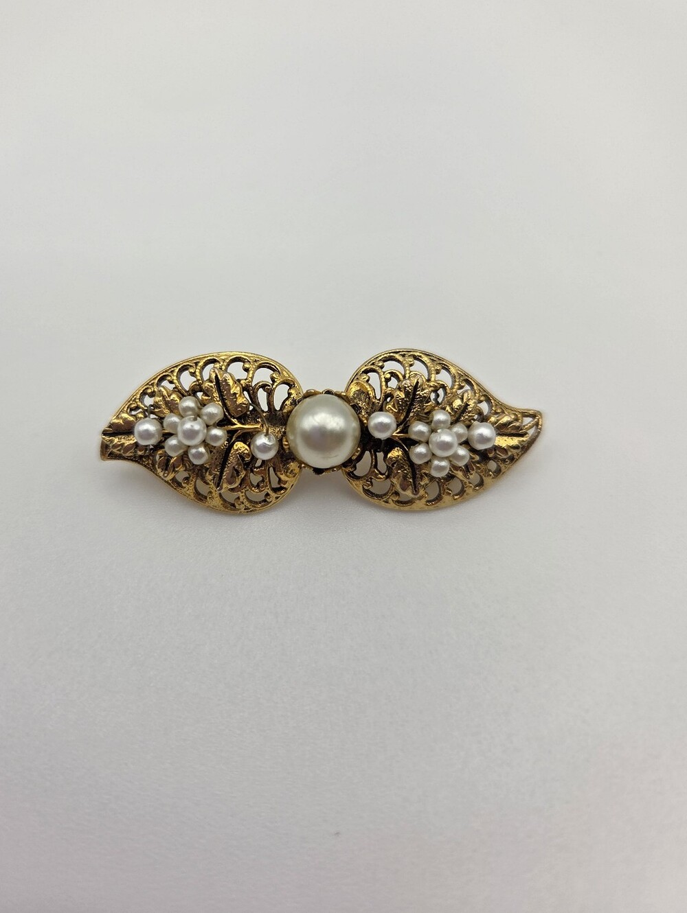 Vintage 1950s Era Gold Tone Faux Pearl Filigree Leaf Brooch Pin